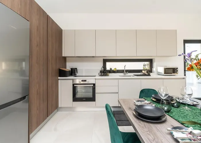 Willa Tsiolakki Homes Luxury