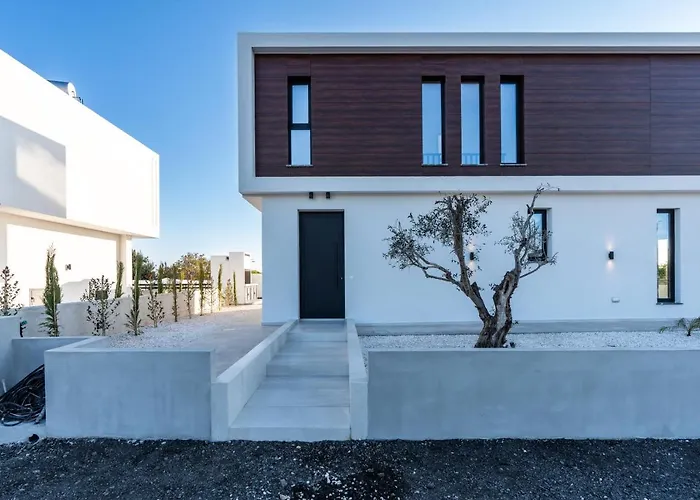 Willa Tsiolakki Homes Luxury