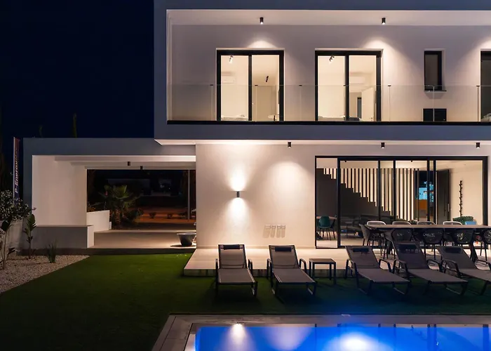 Willa Tsiolakki Homes Luxury